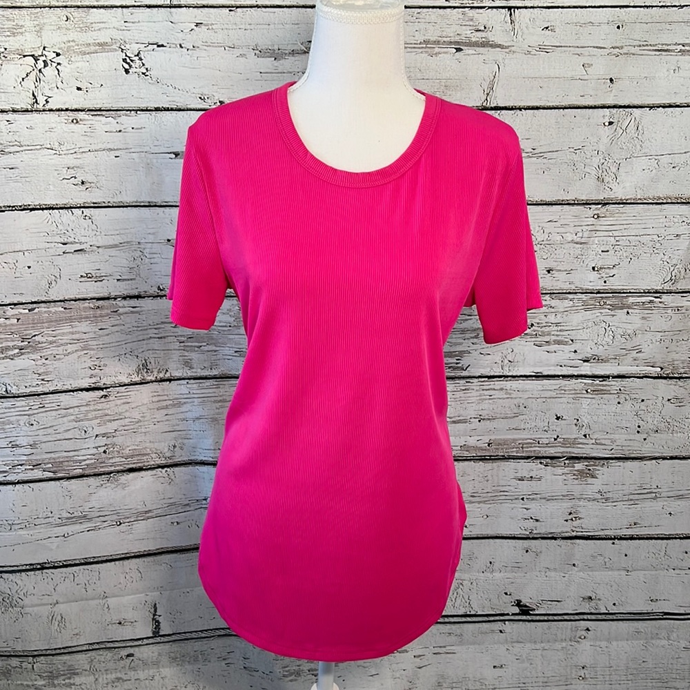 Crazy Train Bright Pink Short Sleeve‎ pink Ribbed T-shirt size small